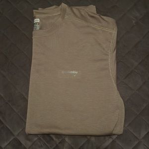 Columbia T-shirt